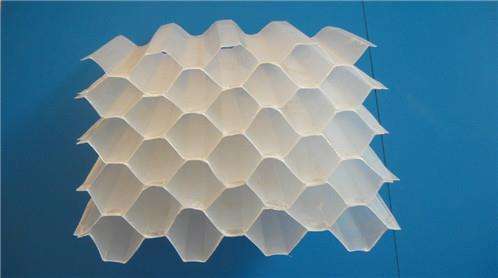 ɽ�|��Cб�ܵĳ����ٶȌ�ˮ�|��Ӱ���